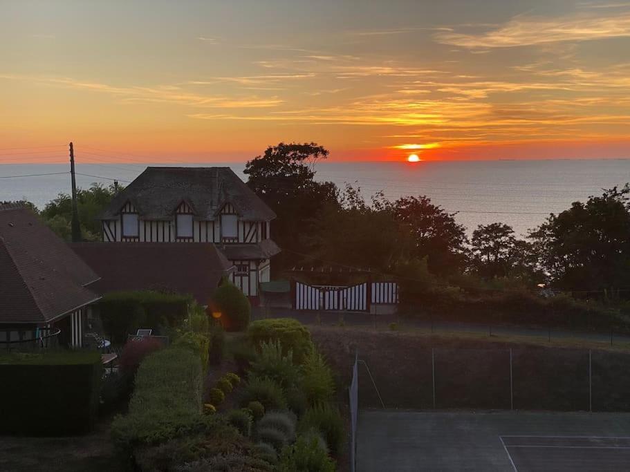 Appart Lumineux Avec Vue Sur Mer A 180 Degres Apartment Trouville-sur-Mer Exterior photo